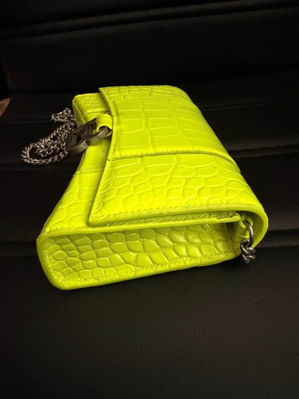 Balenciaga Hourglass Wallet On Chain - Picture 5 of 12